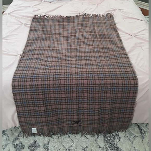 Burberry Shawl/Blanket - Picture 9 of 13